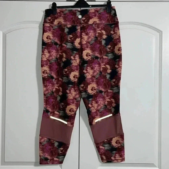 Nine West Active Mesh-Inset Cropped Leggings - Picture 6 of 10